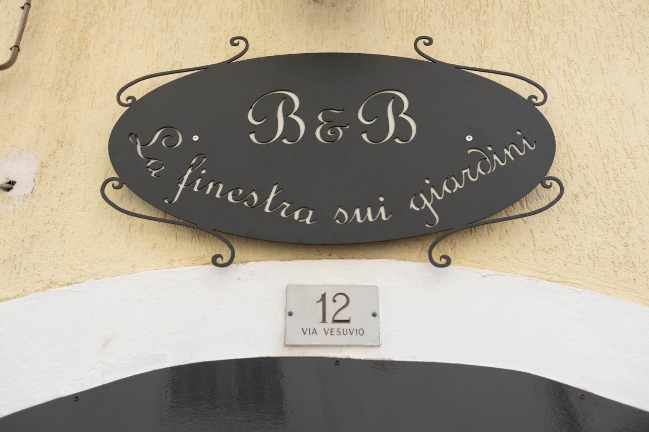B&B La Finestra Sui Giardini サンテーラモ・イン・コッレ エクステリア 写真